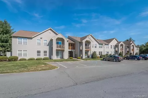 18 Revere Dr, Middletown, NY 10940