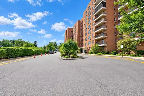 245 Rumsey Rd #8R, Yonkers, NY 10701