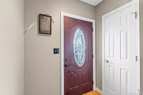 Entry Way - 95 Aka 93 Sumner Ave, Yonkers, NY 10704 photo 1 of 3