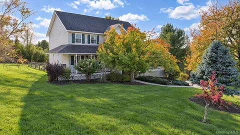 28 Pewter Cir, Chester, NY 10918