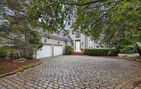 36 Stone Hill Dr S, North Hempstead, NY 11030