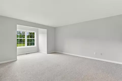 Living - 60 Tee Ln, Red Hook, NY 12571 photo 6 of 9