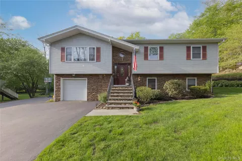 5 Nickolaus Ln, Clarkstown, NY 10954