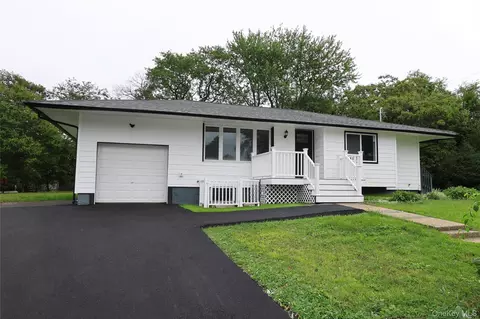 1537 Agate St, Bay Shore, NY 11706