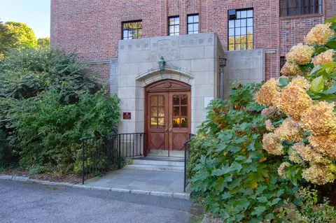 100 Ardsley Ave W #2B, Greenburgh, NY 10503
