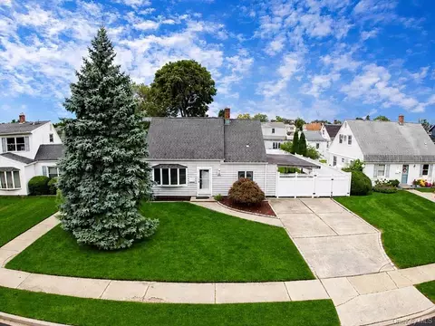 34 Chapel Ln, Levittown, NY 11756