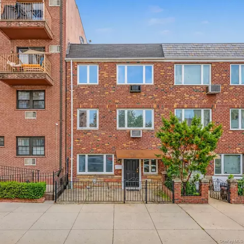 3049 32nd St, New York, NY 11102
