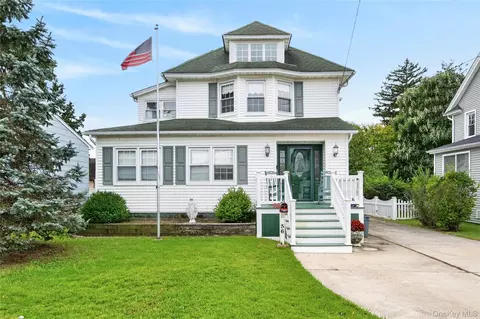 36 Union Pl, Lynbrook, NY 11563