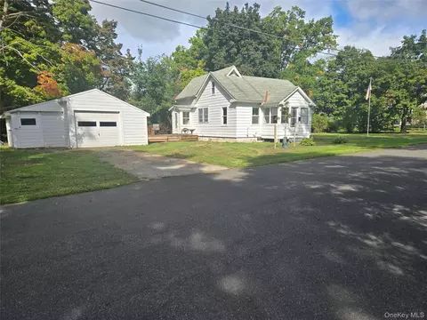60 Violet Pl, Rhinebeck, NY 12572