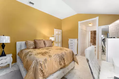 Bedroom - 5 High Meadow Trl #5, Peekskill, NY 10566 photo 1 of 2