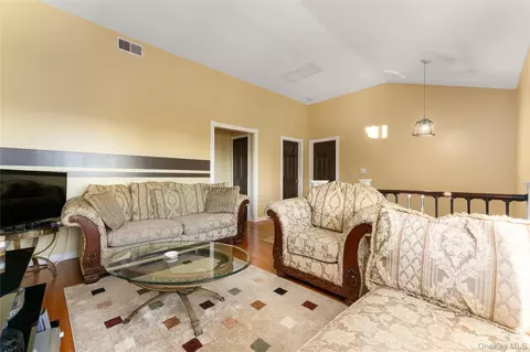 Living - 5 High Meadow Trl #5, Peekskill, NY 10566 photo 5 of 5