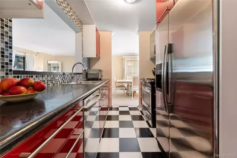 Kitchen - 5 High Meadow Trl #5, Peekskill, NY 10566 photo 1 of 3