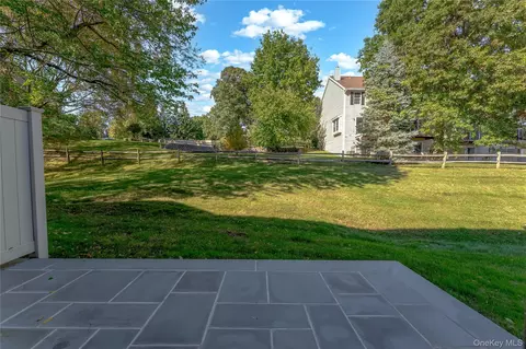 Exterior - 5 High Meadow Trl #5, Peekskill, NY 10566 photo 2 of 2