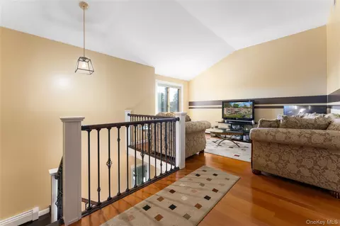 Entry Way - 5 High Meadow Trl #5, Peekskill, NY 10566 photo 2 of 3