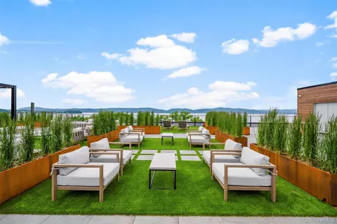 25 S Riverside Ave #211, Cortlandt, NY 10520