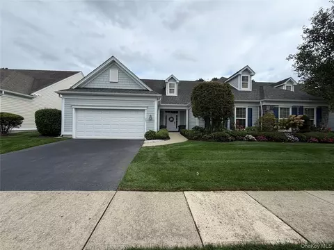 30 Kimberly Dr, Westhampton, NY 11977