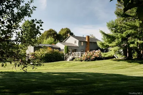 316-320 Clinton Hollow Rd, Clinton, NY 12578