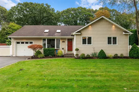 655 Hyman Ave, Bay Shore, NY 11706