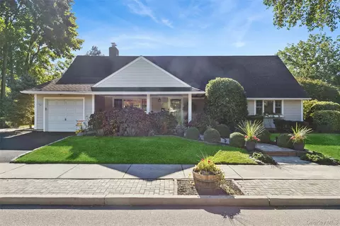 6 6th Pl, Garden City, NY 11530
