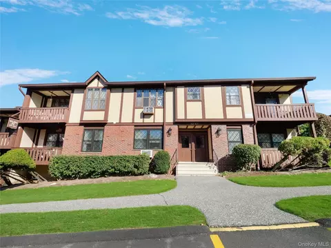 464 Sierra Vista Ln, Clarkstown, NY 10989