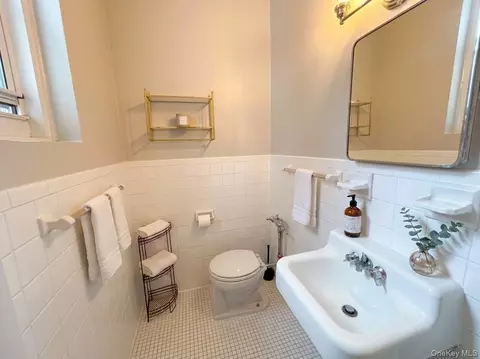 Bath - Undisclosed, New York, NY 10463 photo 1 of 2