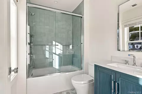 Bath - 72 Orchard Ave, Rye, NY 10580 photo 4 of 6