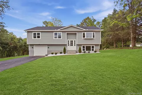 54 Cedar Ln, Dover, NY 12594