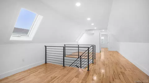 Entry Way - 3964 Duryea Ave, New York, NY 10466 photo 3 of 5