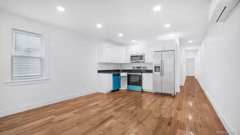 Entry Way - 3964 Duryea Ave, New York, NY 10466 photo 2 of 5