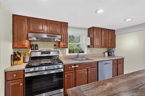 Kitchen - 311 Old Mill Rd, Wallkill, NY 12589 photo 6 of 7