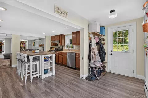 Entry Way - 311 Old Mill Rd, Wallkill, NY 12589 photo 3 of 3