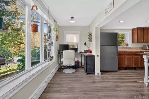 Entry Way - 311 Old Mill Rd, Wallkill, NY 12589 photo 2 of 3