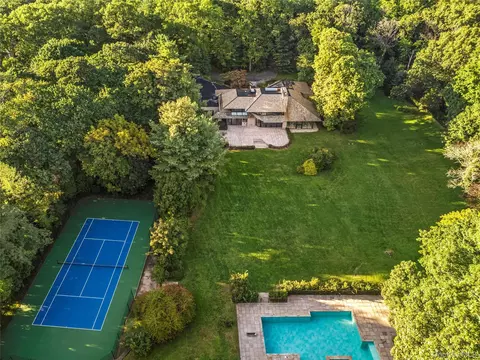 101 Wheatley Rd, Old Westbury, NY 11568