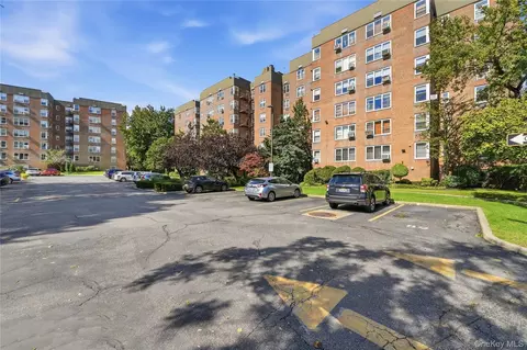18-40 211th St #6B, New York, NY 11360