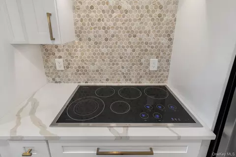 Kitchen - 263 River Ave #19, Patchogue, NY 11772 photo 4 of 4