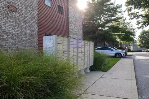Exterior - 263 River Ave #19, Patchogue, NY 11772 photo 5 of 8