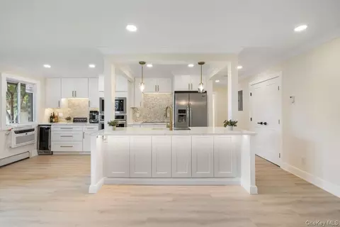 Kitchen - 263 River Ave #19, Patchogue, NY 11772 photo 1 of 4