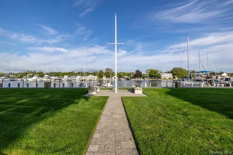 Exterior - 263 River Ave #19, Patchogue, NY 11772 photo 4 of 8