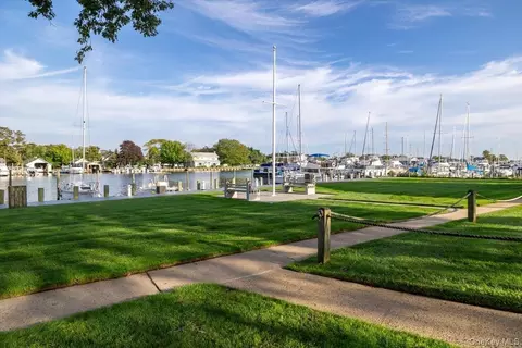 Exterior - 263 River Ave #19, Patchogue, NY 11772 photo 3 of 8