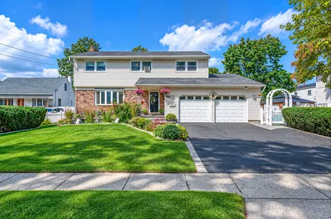 69 Erlanger Blvd # A, North Babylon, NY 11703
