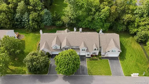 3 Arielle Ct, Islandia, NY 11749