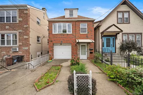 3270 Middletown Rd, New York, NY 10465