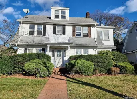 39 Hilbert St, Hempstead, NY 11550