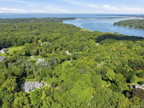 595 Moriches Rd, Saint James, NY 11780