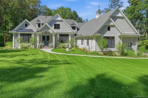 595 Moriches Rd, Saint James, NY 11780