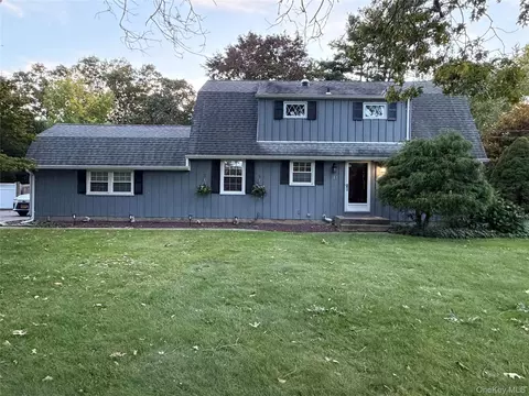 14 King Arthurs Court King Arthurs Ct E #14, Saint James, NY 11780
