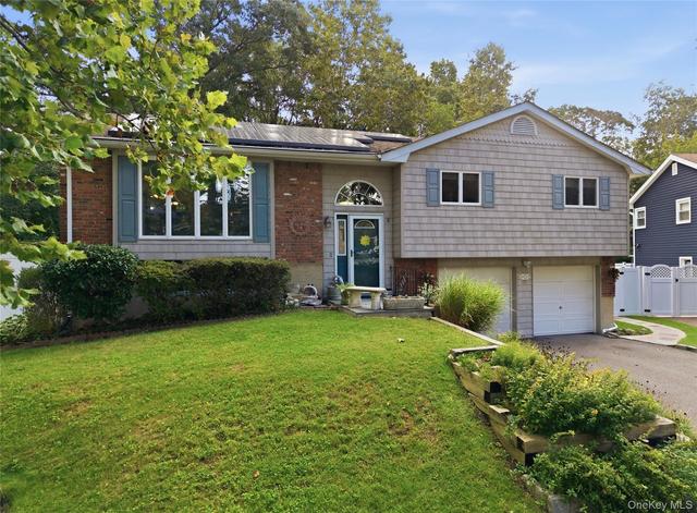 26 Pickwick Hill Dr, Huntington Station, NY 11746