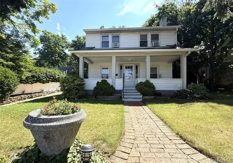 15 Maple Grove St, North Hempstead, NY 11023