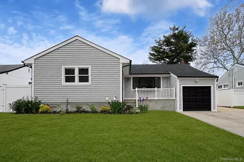224 Hungry Harbor Rd, Valley Stream, NY 11581