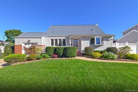 3153 Ward Ln, Wantagh, NY 11793